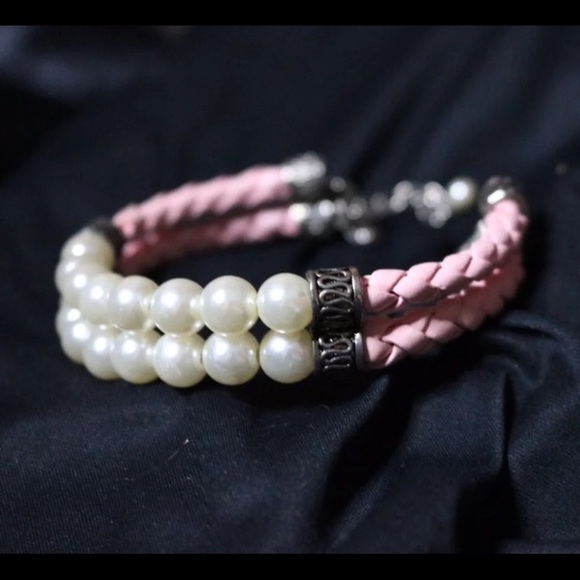 Vintage Elegant Bracelet - Picture 1 of 4